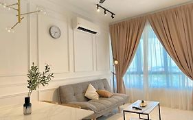 Netflix Two Bedroom Troika Kota Bharu Homestay 118