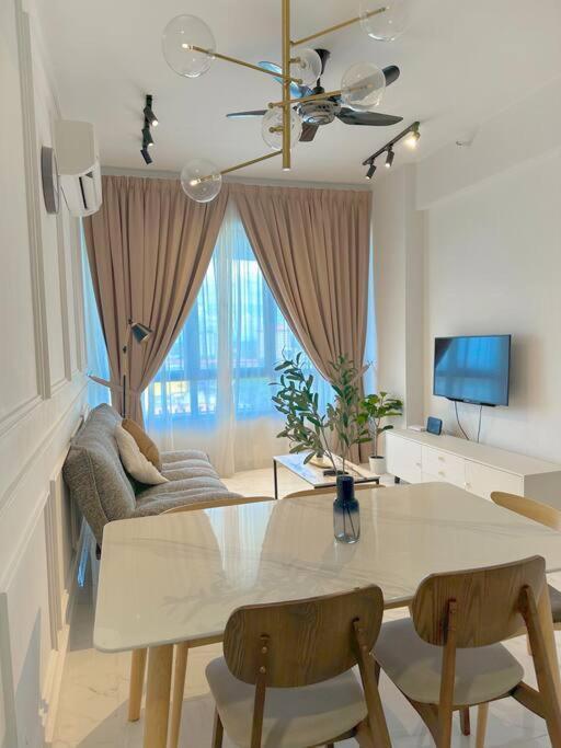 Netflix Two Bedroom Troika Kota Bharu Homestay 118 Luaran gambar